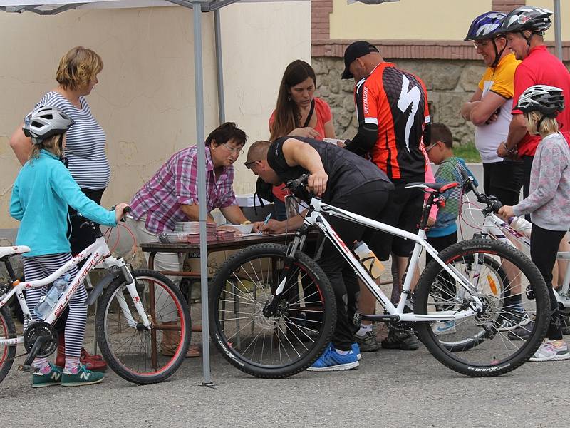 Blanický cyklorytíř 2016 startoval v Louňovicích pod Blaníkem. 