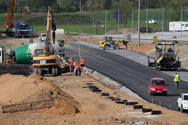 Z výstavby obchvatu Olbramovic, přeložky silnice I/3.