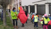 Předškoláci z mateřské školy v Táborské ulici vyrazili v úterý 22. března dopoledne na velikonoční procházku městem.
