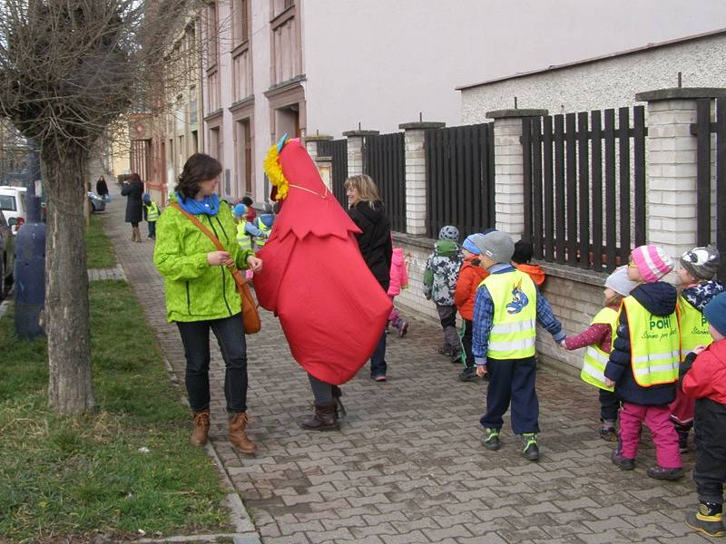 Předškoláci z mateřské školy v Táborské ulici vyrazili v úterý 22. března dopoledne na velikonoční procházku městem.