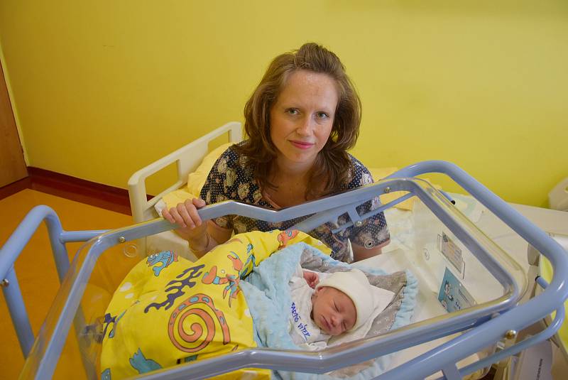 Vítek Bartoš se Petře a Pavlovi narodil v benešovské nemocnici 25. června 2022 v 15.41 hodin, vážil 2640 gramů. Doma v Babicích u Řehenic na něj čekal bratr Matěj (5).