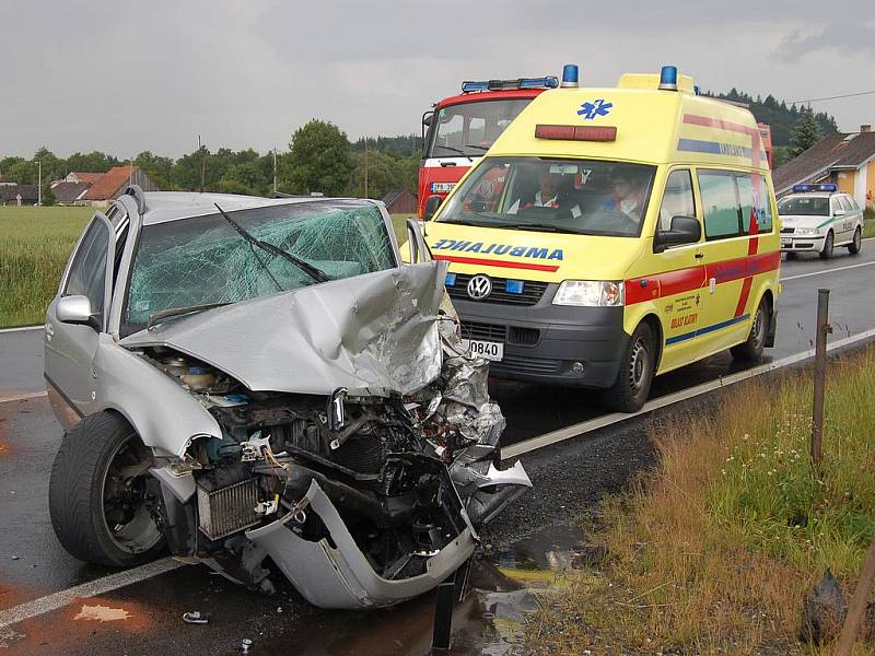 Řidič Škody Octavie utrpěl při nehodě zranění neslučitelná se životem. Silnice E55 si tak vyžádala další oběť. Ilustrační foto.