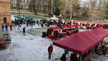 Tradiční vánoční jarmark se konal na zahradě i v interiéru Integrovaného centra sociálních služeb Odlochovice.