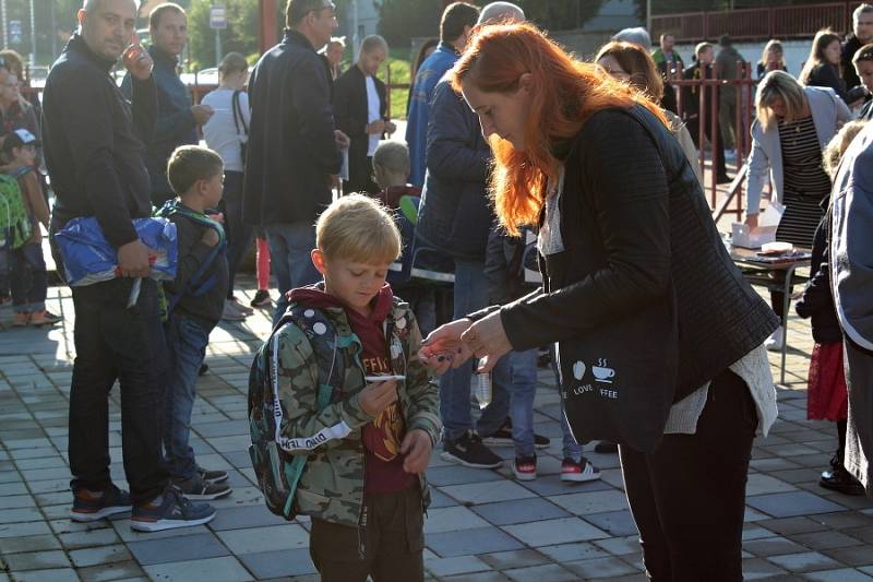 Zahájení nového školního roku 2021 - 2022 se odehrálo ve vlašimské ZŠ Vorlina na nádvoří. Právě tam kantoři také zřídili první testovací místa. Ta další už budou mí přímo ve svých třídách.