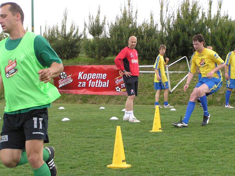 Michal Petrouš, trenér Slavie Praha, trénoval díky projektu Gambrinus Kopeme za fotbal, SK Olbramovice. 