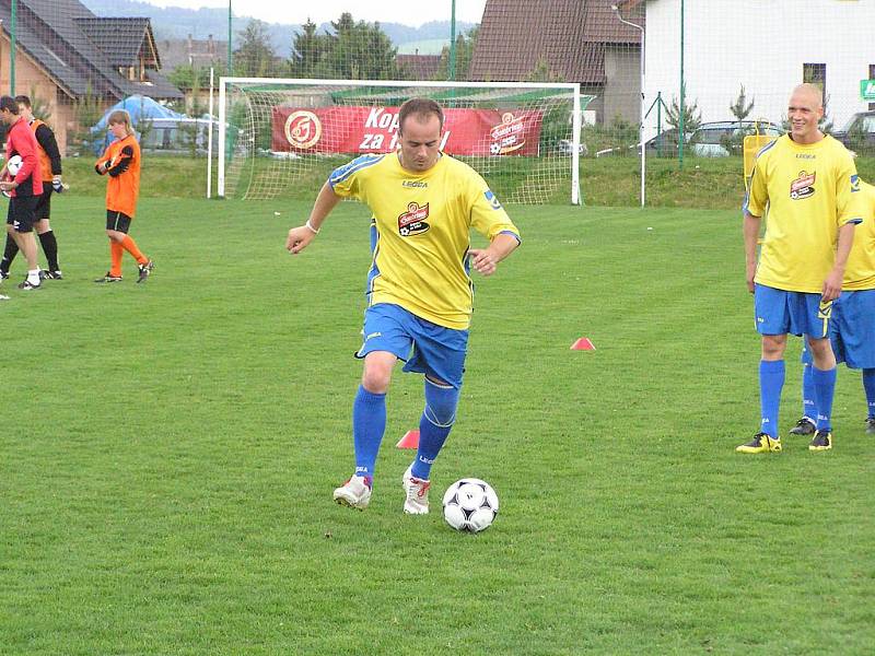 Michal Petrouš, trenér Slavie Praha, trénoval díky projektu Gambrinus Kopeme za fotbal, SK Olbramovice. 