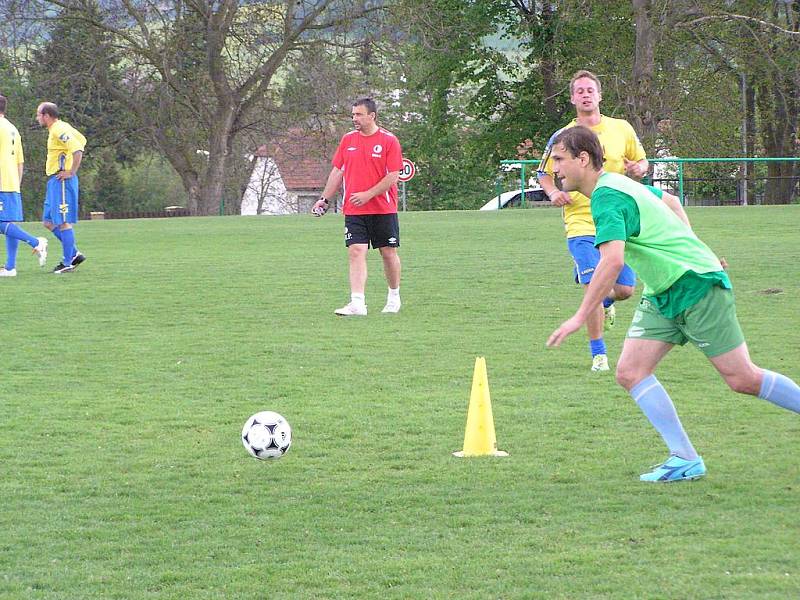 Michal Petrouš, trenér Slavie Praha, trénoval díky projektu Gambrinus Kopeme za fotbal, SK Olbramovice. 