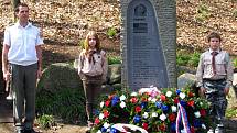 Pietní akt u pomníku padlých amerických letců na Konopišti.