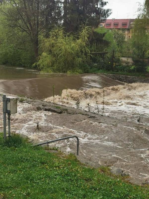 Rozvodněná Blanice ve Vlašimi. v polovině května 2021.