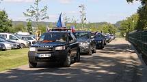 Protest proti Andreji Babišovi v době jeho svatby na Čapím hnízdě.