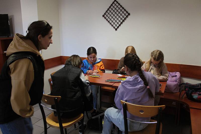 Ze zahájení adaptačního kurzu pro ukrajinské děti v Domě dětí a mládeže v Benešově.