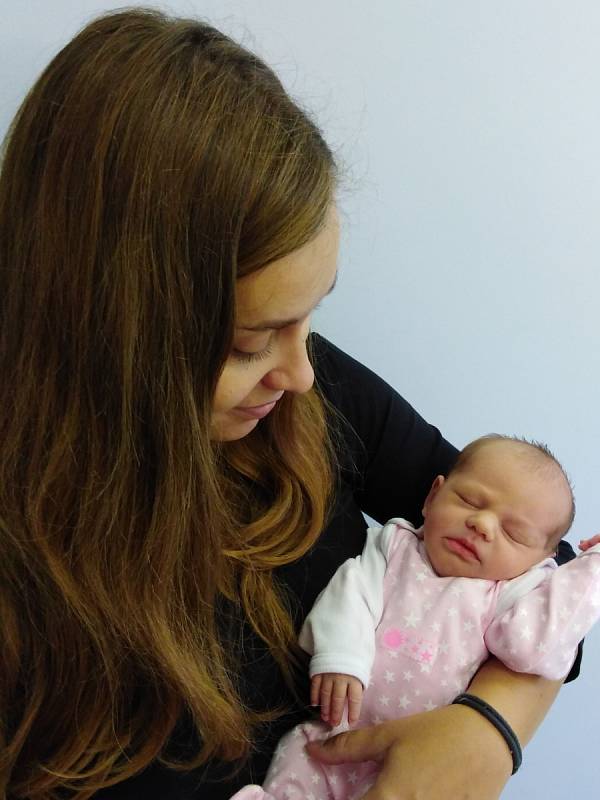 VERONIKA CYRUSOVÁ, TUPADLY. Narodila se 5. října 2020. Po porodu vážila 2,96 kg a měřila 49 cm. Rodiče jsou Marie a Lukáš. (porodnice Čáslav)