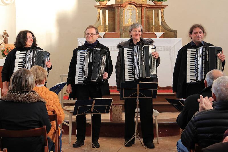 Koncert akordeonového kvarteta Pražské barokní harmoniky v kostele. sv. Klimenta Lštění.