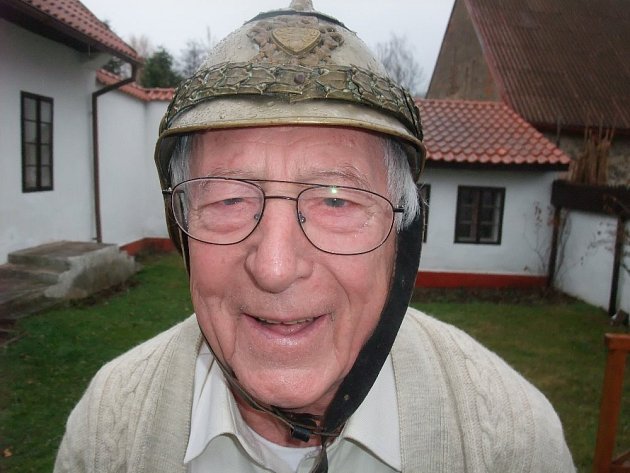 Lubomír Kostelka aktuálně slaví 90. let na svém statku v Kamberku.