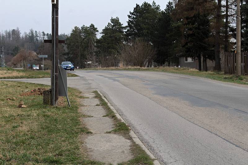 Průtah obcí Soběhrdy pohlídá od dubna měřič rychlosti jízdy.
