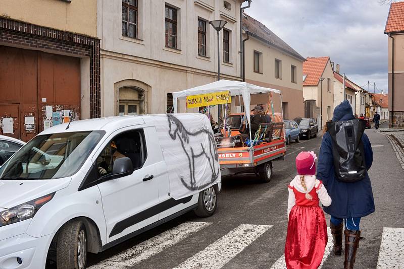 Masopust v Pyšelích se neobešel bez spousty masek.