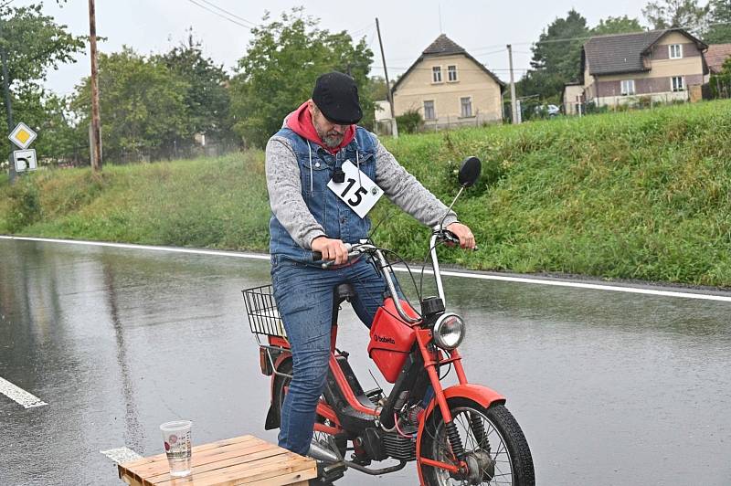 Z 1. ročníku závodu MOPED IX GAMES.