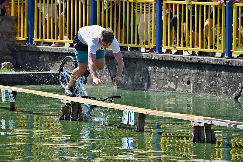 Water cup - přejezd přes rybník v Řimovicích.