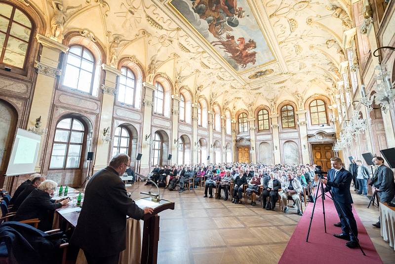 V senátu připomínali výročí vystěhování Neveklovska.