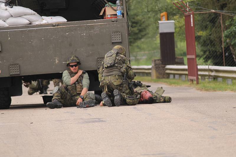 Příslušníci Aktivních záloh AČR nacvičovali na přehradě Švihov na Želivce ochranu strategických objektů.