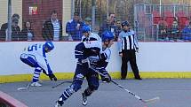 Třetí čtvrtfinálový zápas extraligy hokejbalu Vlašim - Alpiq Kladno 1:2.