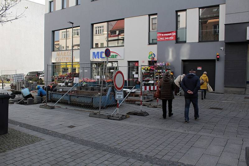 Rekonstrukce dlážděné vozovky v Tyršově ulici v Benešově.