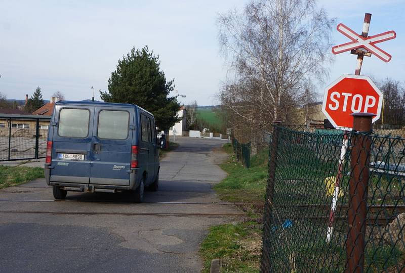 Vlašimský železniční přejezd v ulici Na Spravedlnosti.