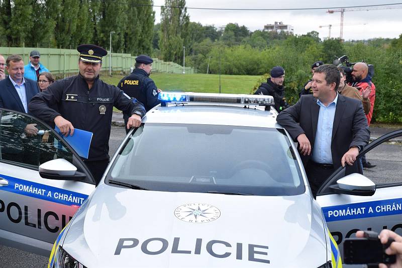 Z představení nových policejních vozidel Škoda Octavia combi.