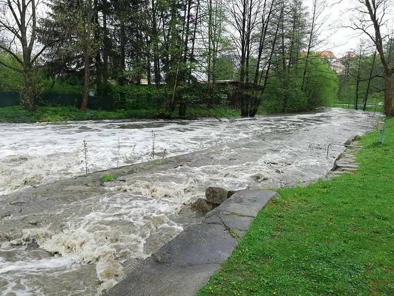 Rozvodněná Blanice ve Vlašimi. v polovině května 2021.