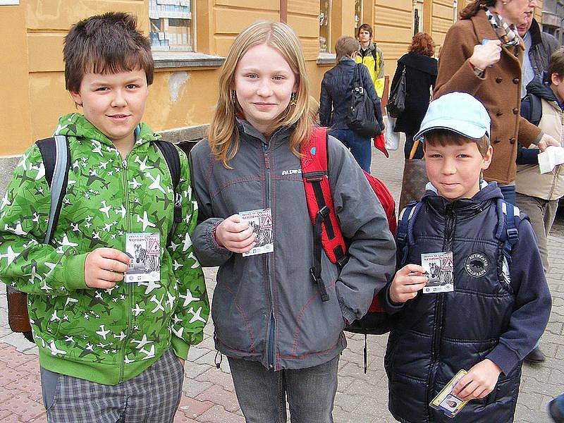 Zebra se na tebe nerozhlédne je motto, které má odstranit mýtus o absolutní přednosti chodců na přechodech. 