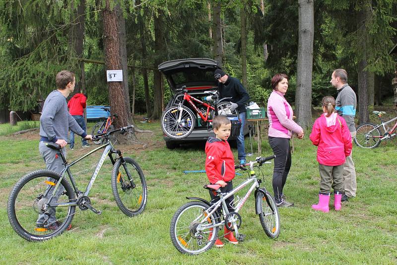 Jasoni Drsoni se sešli na neformálním závodě cyklistů amatérů.