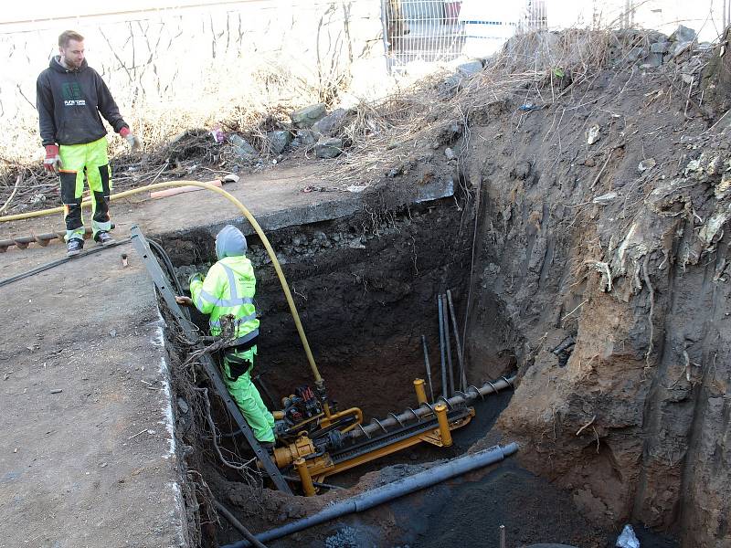 Revitalizaci Jiráskovy ulice v Benešově předchází rekonstrukce kanalizace.