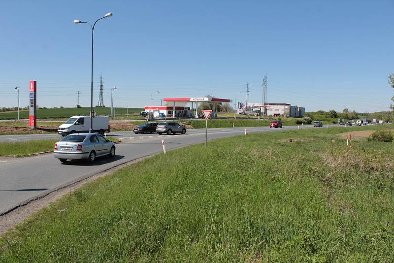 Stavba turbokřižovatky na Červených Vršcích v Benešově začne podle investora, ŘSD, ve středu 20. května 2020. Hotovo má být za 4,5 měsíce.