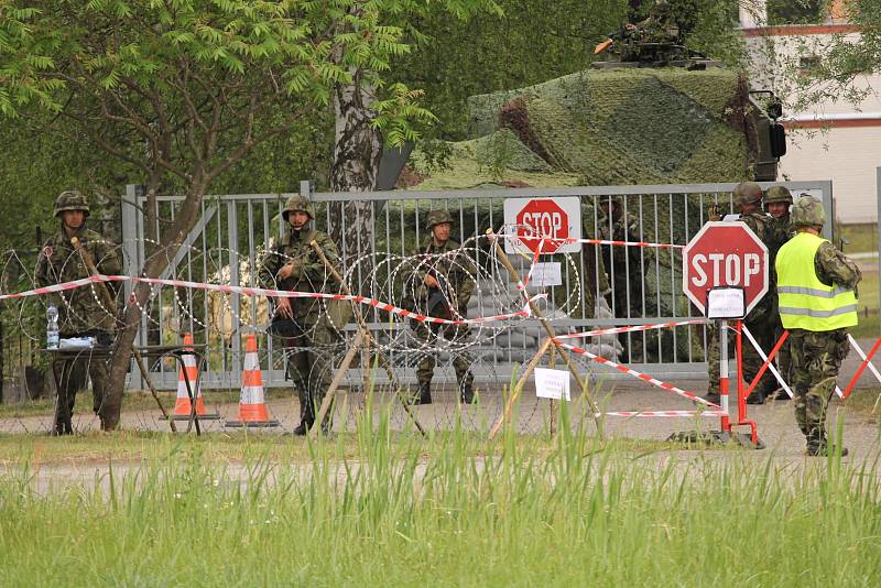 Příslušníci Aktivních záloh AČR nacvičovali na přehradě Švihov na Želivce ochranu strategických objektů.