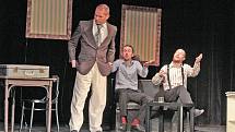 Pátá Noc divadel v Benešově se konala v sobotu 16. listopadu. Pořadatelské Komorní studio Áčko přispělo komedií Teta pana Charleyho.