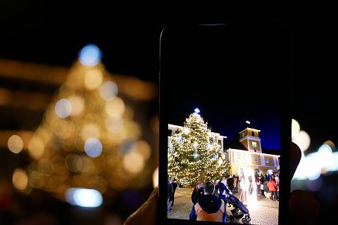 Zahájení adventu a rozsvícení vánočního stromku ve Voticích.
