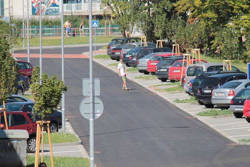 Ulice Karla Nového už slouží motoristům. Někdy ale také skateboardistům.