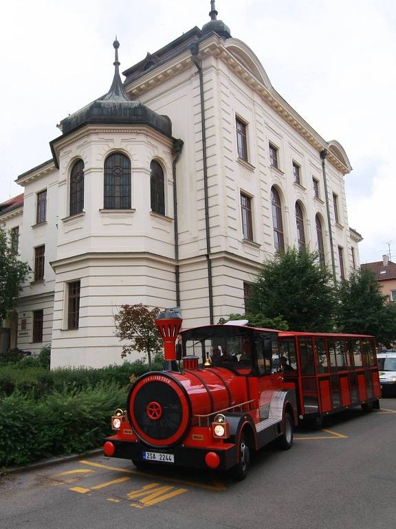 Ekovláček vyjel poprvé ve zkušebním provozu v pondělí 25. června. První ostrou jízdu bude mít v pátek 29. června.