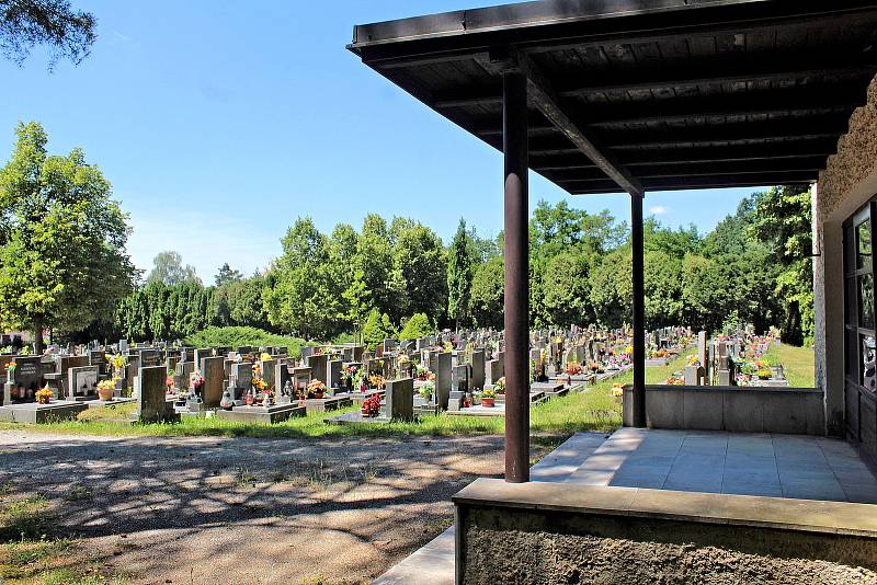 Týnecký hřbitov, červen 2022.
