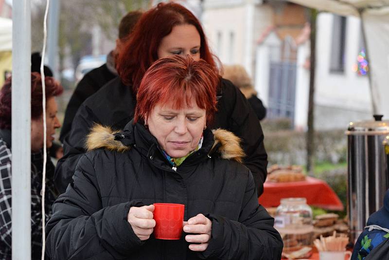 Z adventního setkání s mobilní zvonkohrou v podání Rosemarie Sauntiëns na náměstí T. G. Masaryka v Pyšelích.