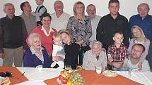 Rodina Františky Havlové při oslavě jejích stých narozenin.