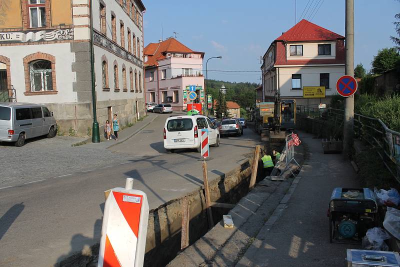 Práce na rekonstrukci vodovodu se přiblížily do kritického místa.