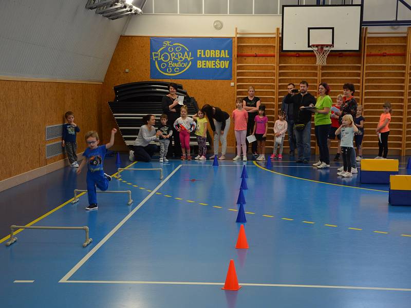 Mikulášské závody v dětské atletice uspořádalo Mateřské centrum Hvězdička v Benešově.