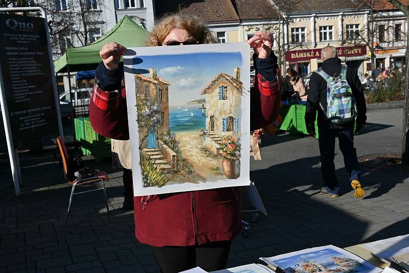 Z farmářských trhů na Masarykově náměstí v Benešově.