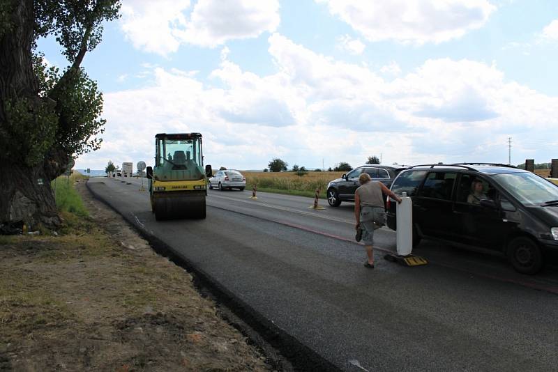 Rekonstrukce silnice E55 u Benešova, pátek 1. července 2016. 