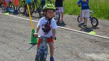 V Mateřské škole MiniSvět se jezdilo na všem, co mělo kola. Kdo projel cílovou páskou, získal řidičský cyklo-průkaz.