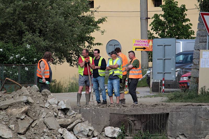 Pivovarský rybník v Louňovicích pod Blaníkem.