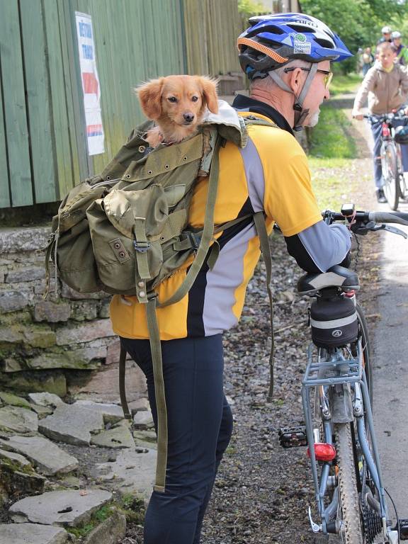 V Načeradci startoval v sobotu 18. května nejen osmý ročník Blanického cyklorytíře, ale slavilo se tam i znovuzískání statutu městytse a křtila se tam nová hasičská Tatra.