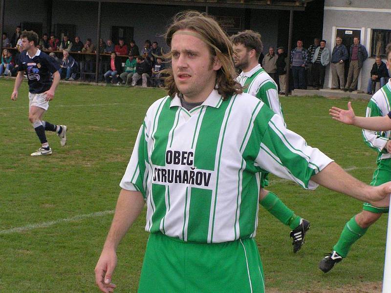 Fotbalový zápas okresního přeboru Struhařov - Votice B 1:3.