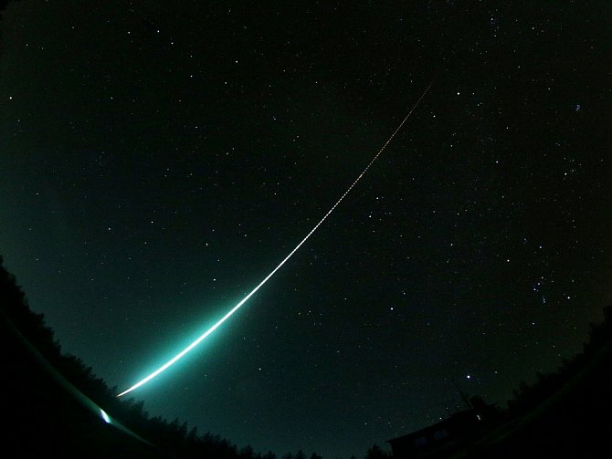 Meteority, jejichž pád ve čtvrtek nad ránem prozářil oblohu nad pomezím České republiky Německa, posypaly zemský povrch v části alpské oblasti.